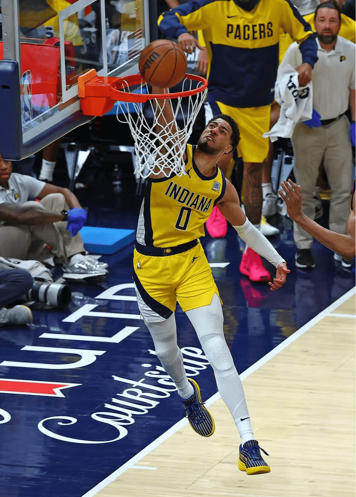 爱游戏中国-TES教练压力巨大！，西亚卡姆遭遇十持续失利比赛高潮迭起-爱游戏中国