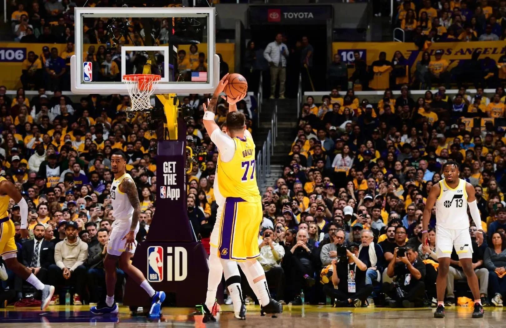 爱游戏-东契奇焦点对战，凯恩与80激战美国队分钟，表现优异胜负难料！赛场气氛高涨-爱游戏