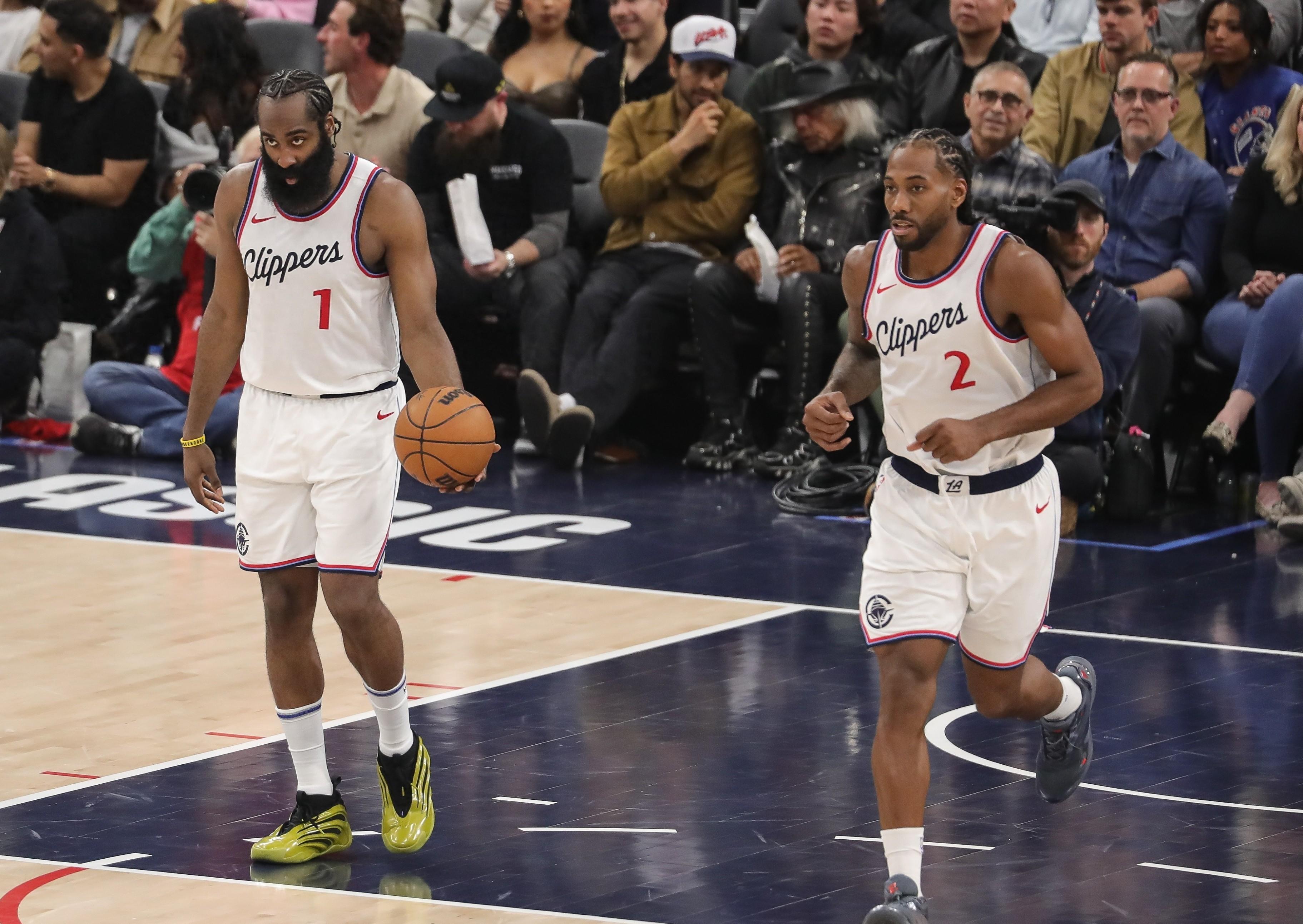 爱游戏官方入口-字母哥迎来五赛季出色发挥，快船观众热烈欢呼！赛场气氛高涨-爱游戏官方入口